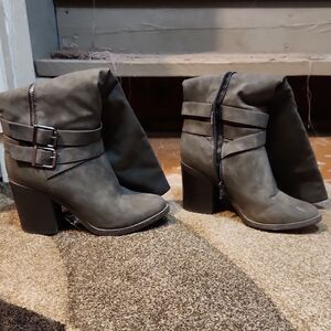 Stylish Gray Women's Ankle Boots